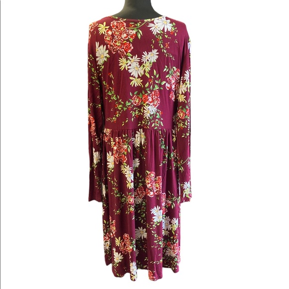 Poseshe Floral Maxi Dress - Picture 6 of 10